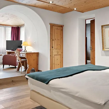 Morosani Posthotel فندق