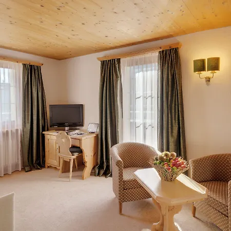 Morosani Posthotel Ξενοδοχείο 4*