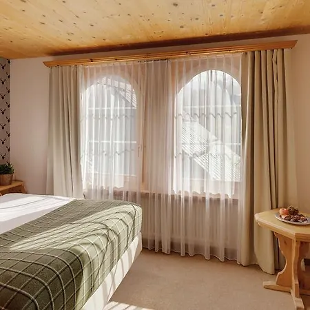 Hotel Morosani Posthotel 4*