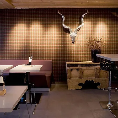 Morosani Posthotel Hotel 4*