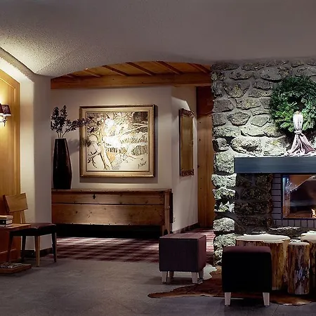 Morosani Posthotel Hotel