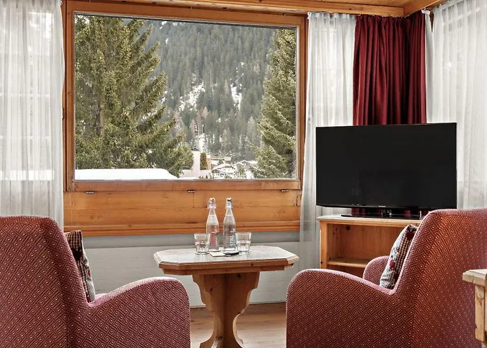 فندق Morosani Posthotel 4*