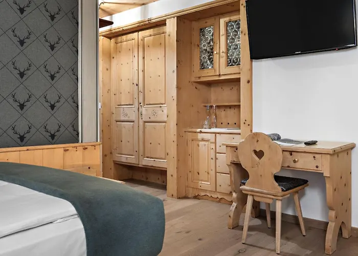 Morosani Posthotel فندق