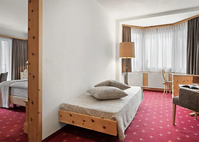 Morosani Posthotel فندق