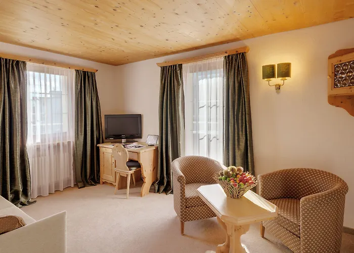 Morosani Posthotel فندق 4*