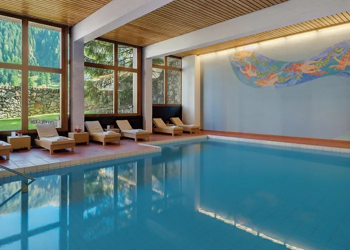 Morosani Posthotel فندق