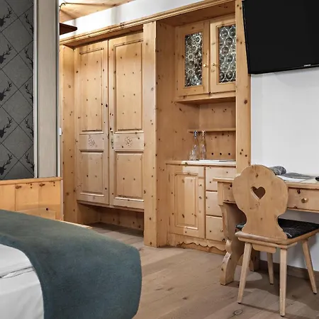 Morosani Posthotel Hotel